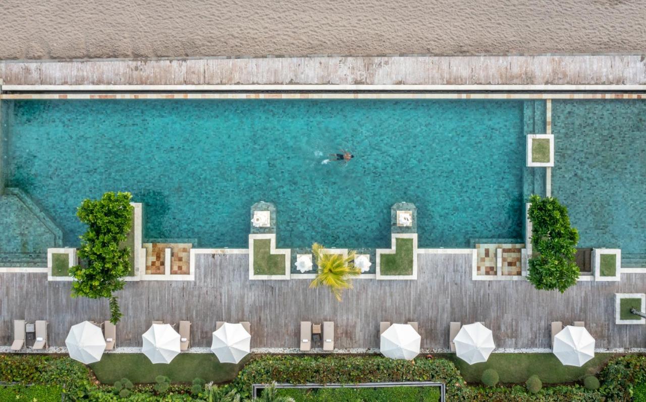 The Seminyak Beach Resort & Spa מראה חיצוני תמונה Aerial view of the pool at the 1865