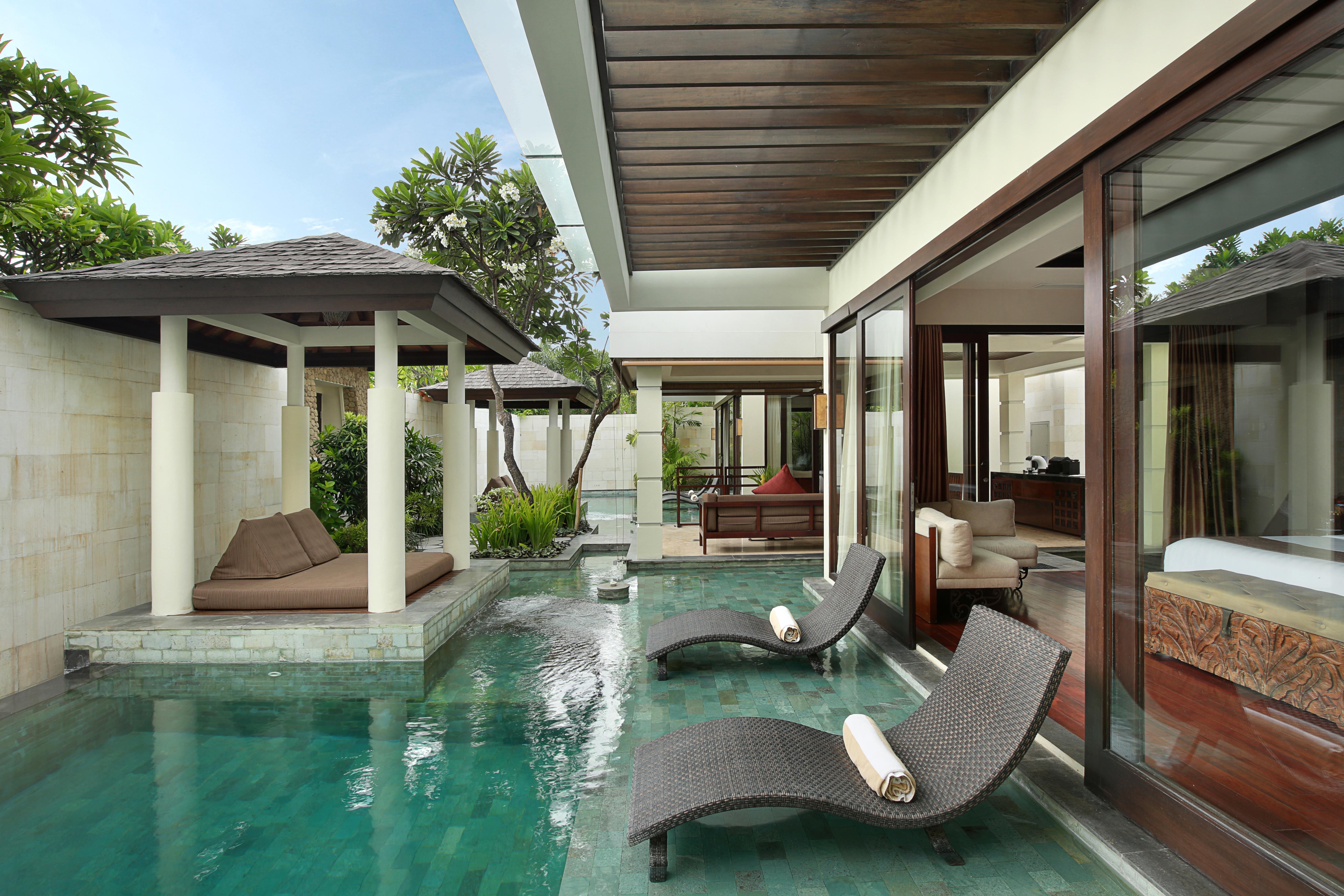 The Seminyak Beach Resort & Spa מראה חיצוני תמונה A pool villa at the resort