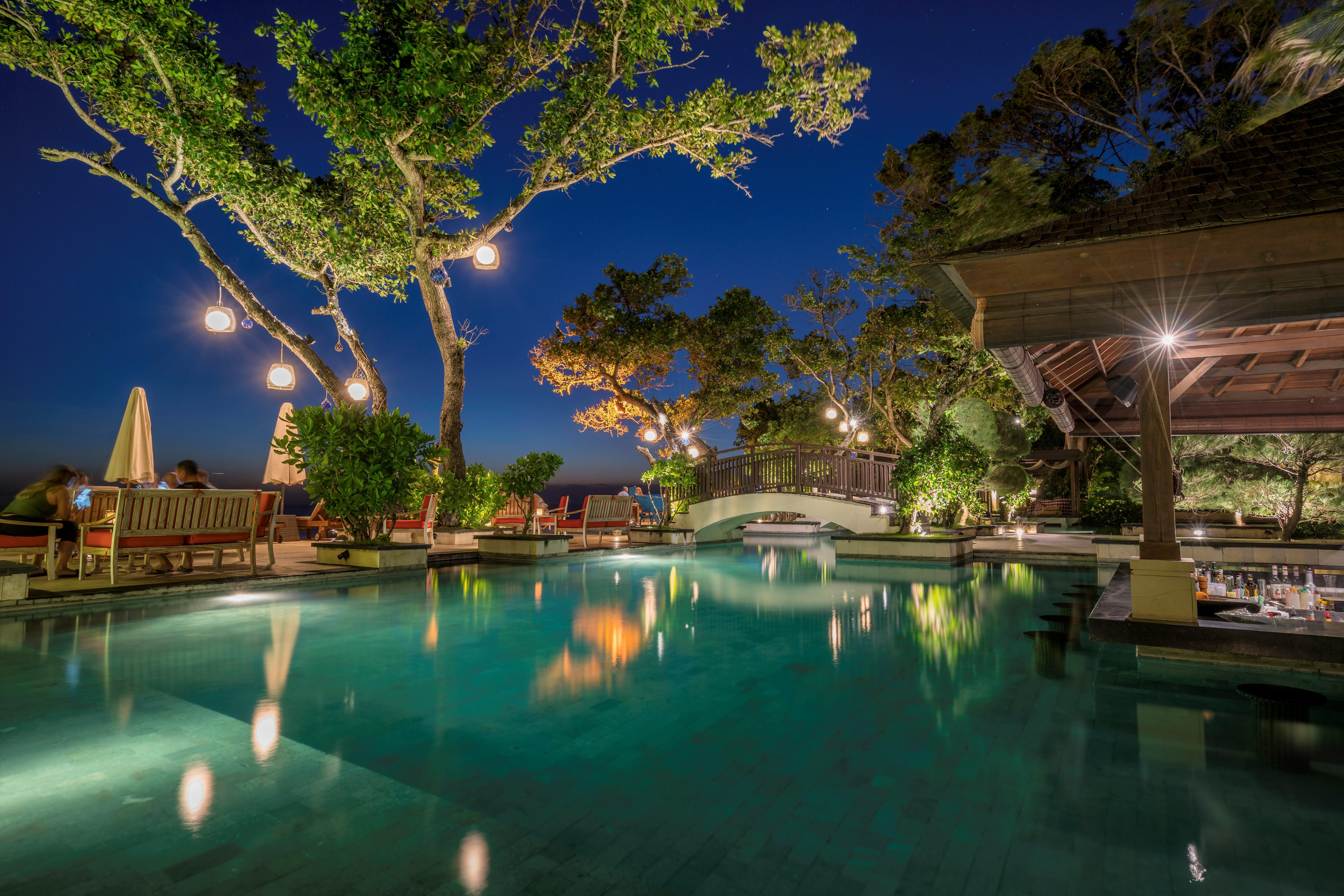 The Seminyak Beach Resort & Spa מראה חיצוני תמונה The swimming pool at the resort