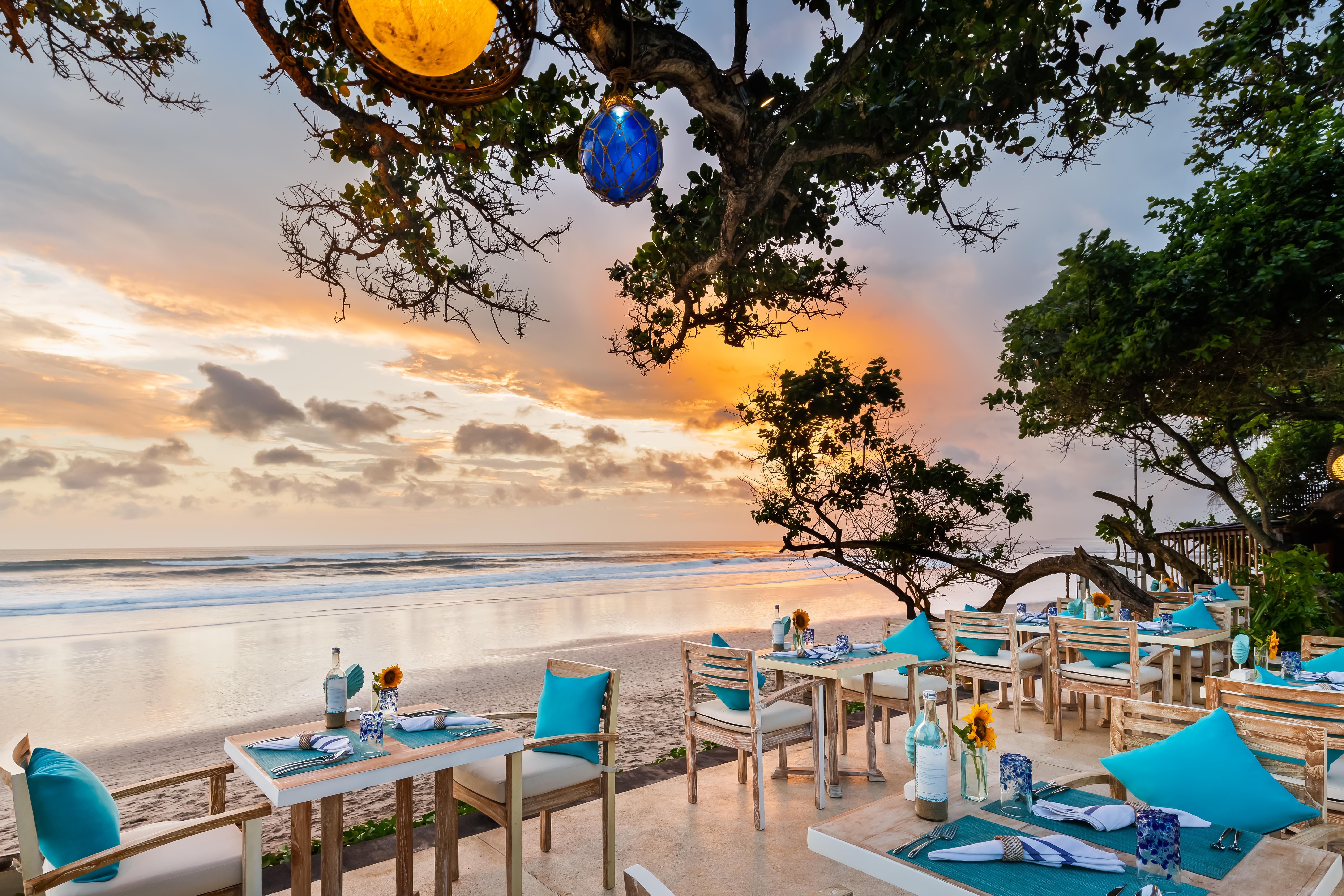 The Seminyak Beach Resort & Spa מראה חיצוני תמונה Sunset at the beach