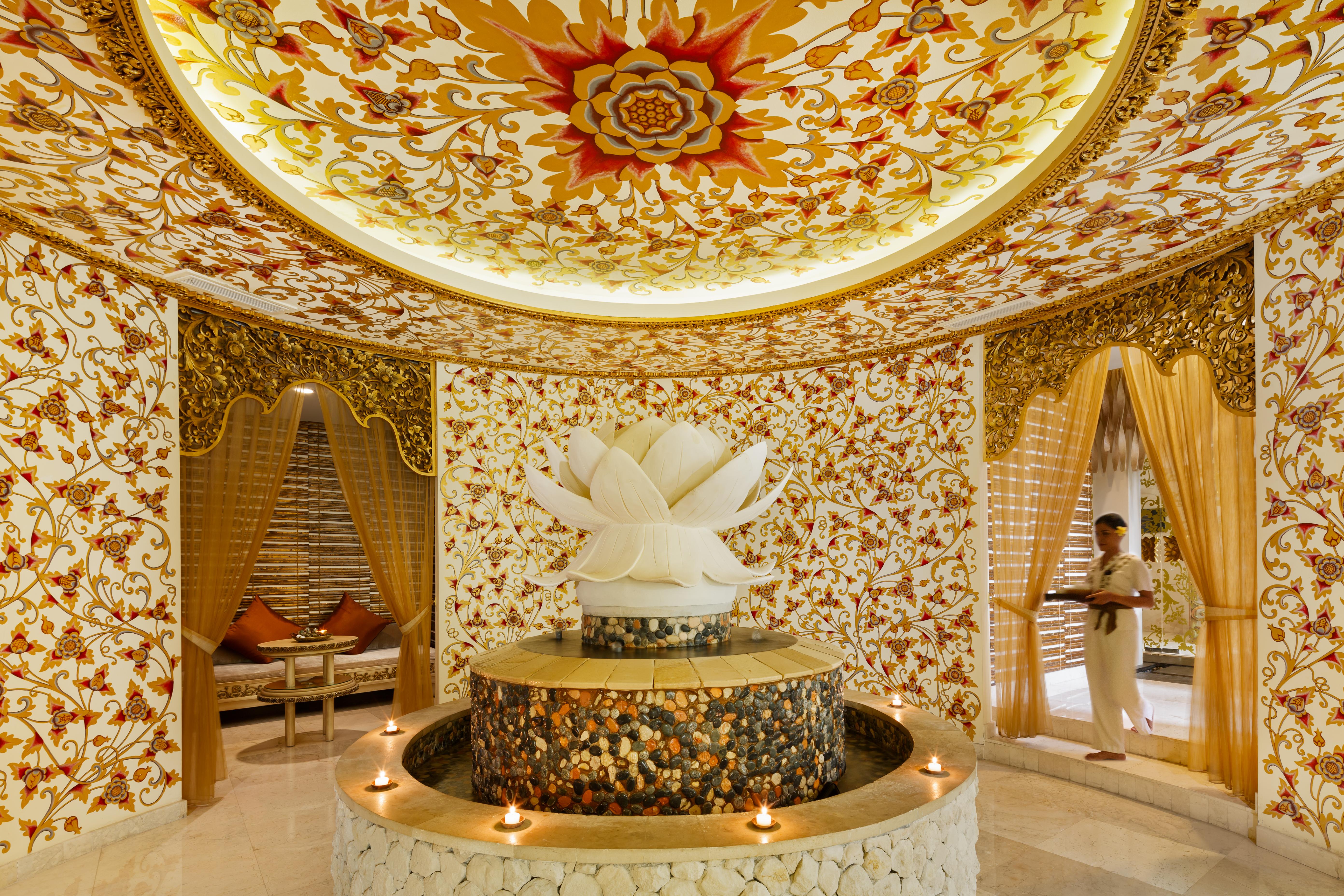 The Seminyak Beach Resort & Spa מראה חיצוני תמונה The Royal Spa at The Royal Mirage