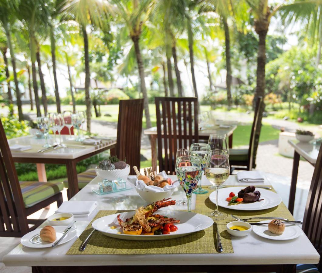 The Seminyak Beach Resort & Spa מראה חיצוני תמונה A table set for fine dining