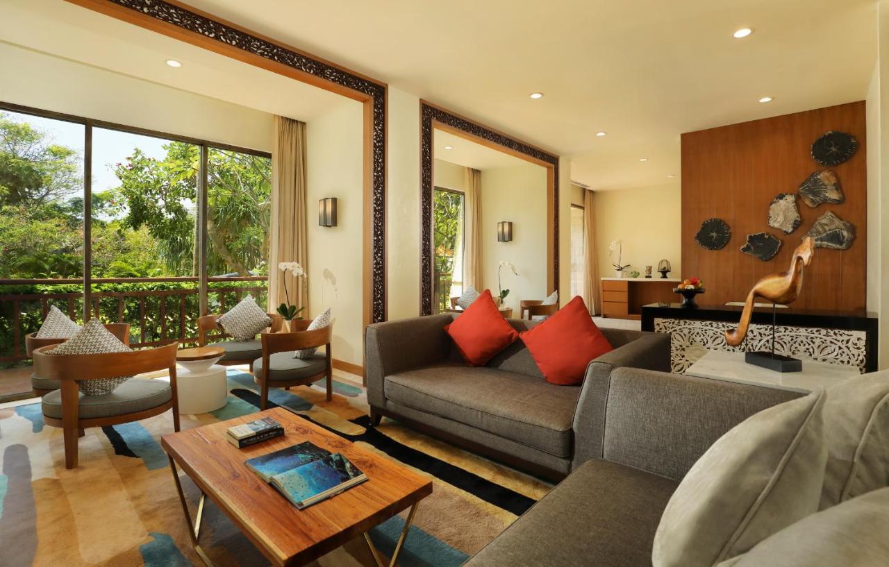 The Seminyak Beach Resort & Spa מראה חיצוני תמונה Living room of a suite