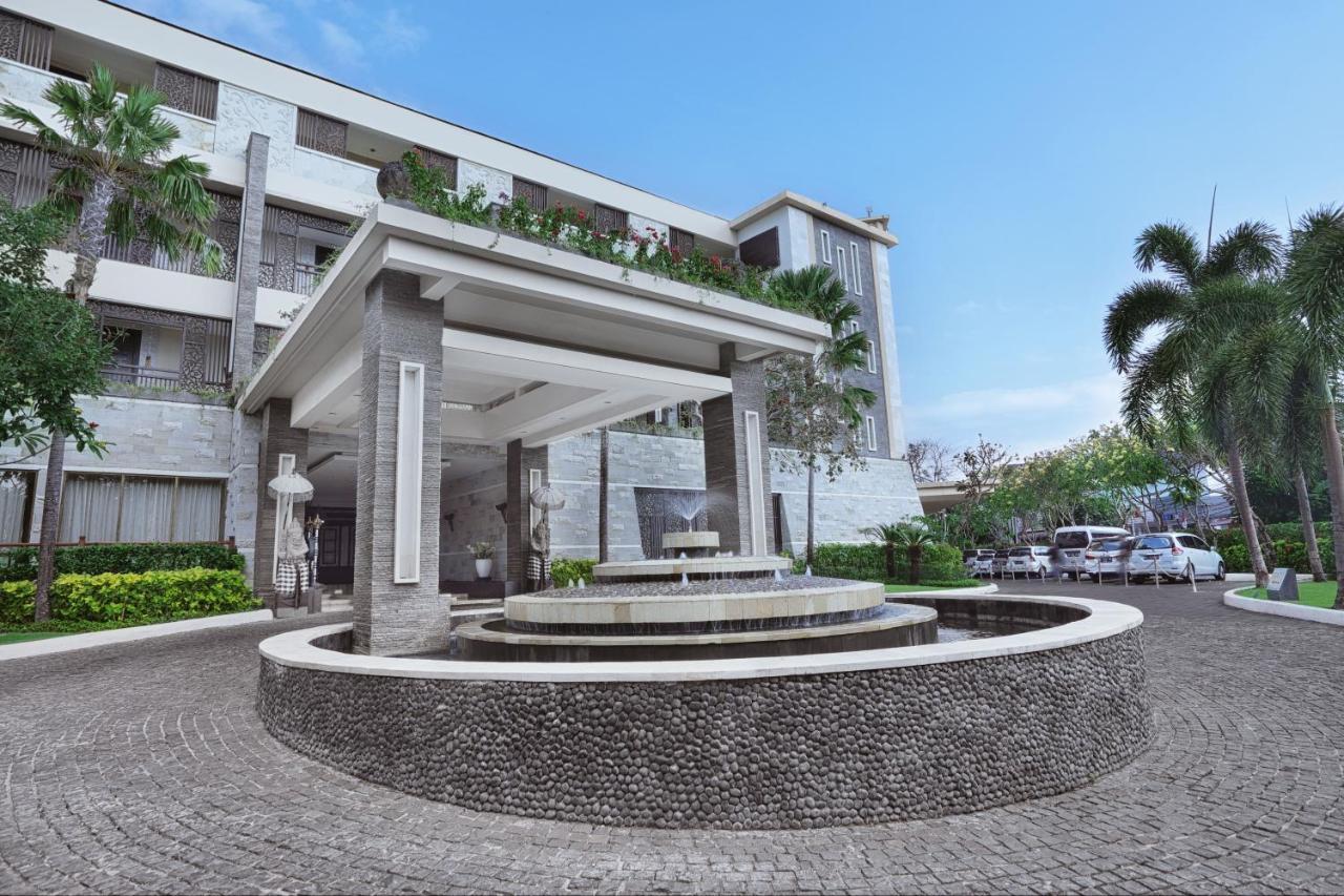 The Seminyak Beach Resort & Spa מראה חיצוני תמונה The main entrance of the hotel